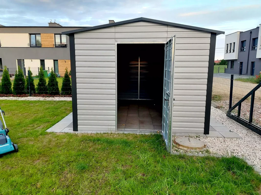 Garaż blaszany 3x4 Domek ogrodowy Dwuspadowy Kolor srebrny RAL 9006