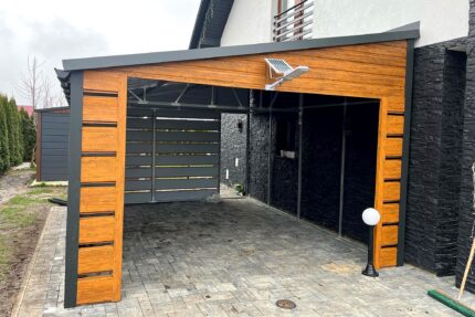 Wiata garażowa 4x6 Spad na lewy bok Drewnopodobny BTX Złoty dąb Panele ażurowe