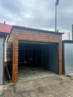 Garaż blaszany 3,50x5 -Jednostanowiskowy, Spad dachu do tyłu, Drewnopodobny Złoty Dąb, Brama segmentowa