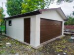 Garaż z płyty warstwowej 6x5,80, Dach dwuspadowy, Ocieplany, Kolor biały, Brama Segmentowa, Drzwi wejściowe