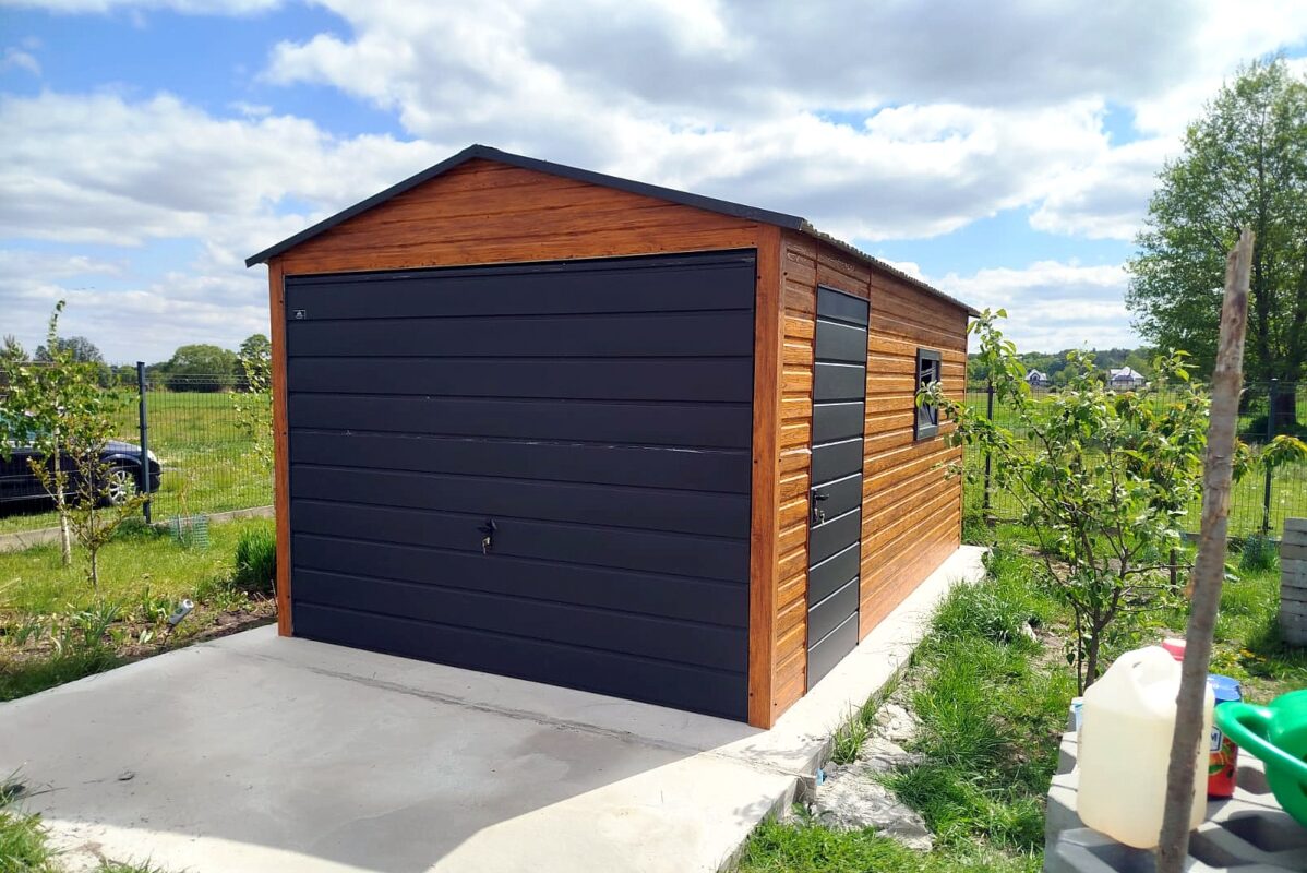 Garaż blaszany 3x5 - Jednostanowiskowy, Dach dwuspadowy, Drewnopodobny Złoty dąb, Brama uchylna