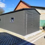 Garaż blaszany 4x8 - Jednostanowiskowy, Dach dwuspadowy, Kolor antracyt, Brama dwuskrzydłowa