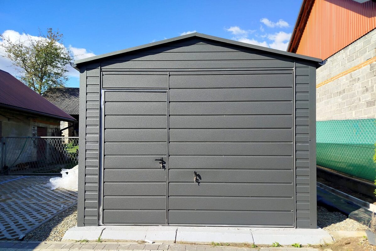 Garaż blaszany 4x8 - Jednostanowiskowy, Dach dwuspadowy, Kolor antracyt, Brama dwuskrzydłowa