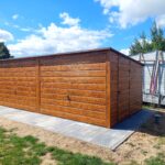 Garaż blaszany 6x3 - Spad dachu do tyłu, Kolor drewnopodobny złoty dąb, Bramy uchylne