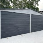 Garaż blaszany 6x5 - Dwustanowiskowy Dach dwuspadowy, Kolor srebrny, Bramy uchylne