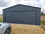 Garaż blaszany 6x6 - Dwustanowiskowy, Dach dwuspadowy, Kolor antracyt, Brama segmentowa